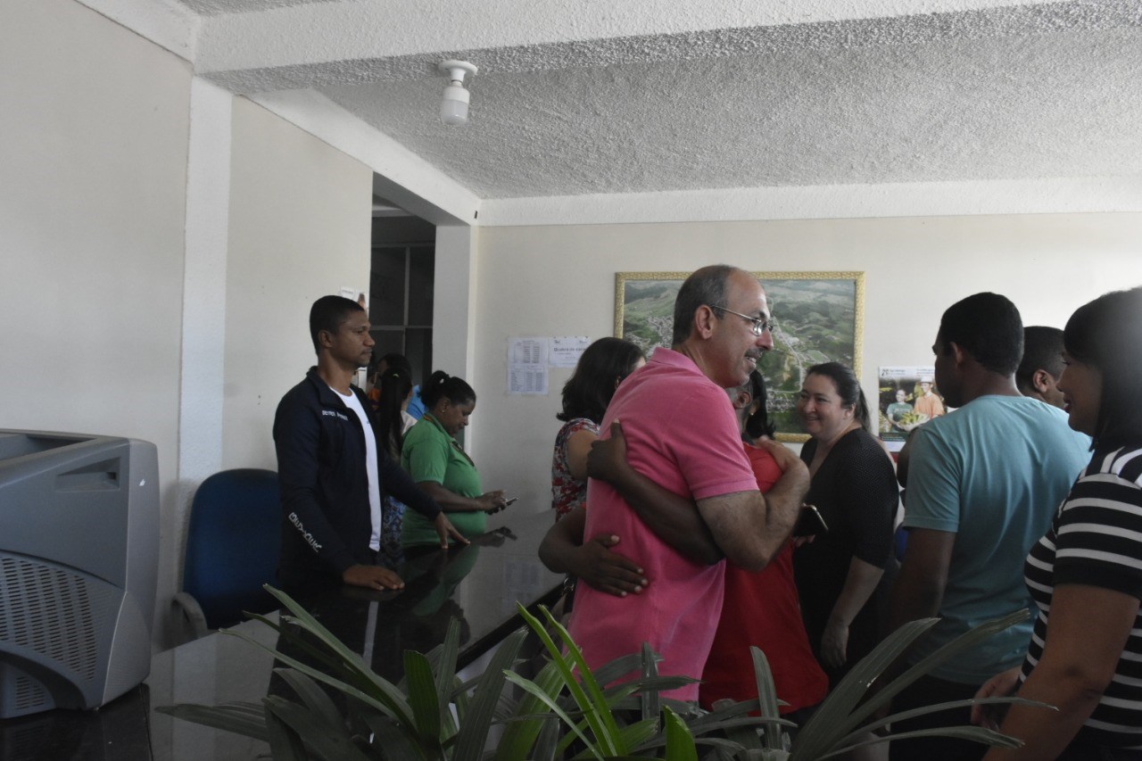 Camacã: Prefeito Oziel reassume o mandato